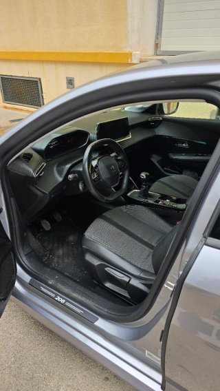 Peugeot 208 2021