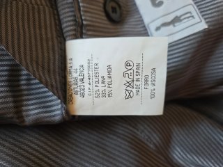 Traje de caballero negro.