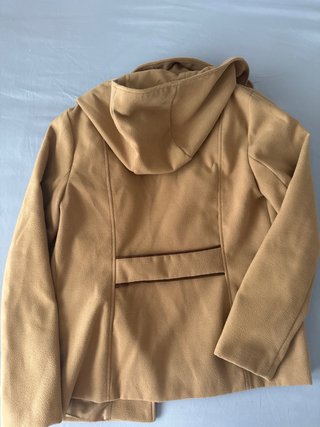 Abrigo con gorro beige