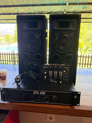 Mezclador Skytec con 2 Altavoces