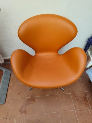 Sillón giratorio naranja