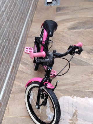 Bicicleta niña rosa y negra