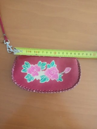 Bolso de mano granate con flores