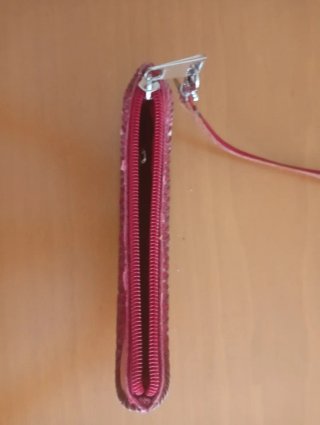 Bolso de mano granate con flores