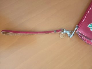 Bolso de mano granate con flores
