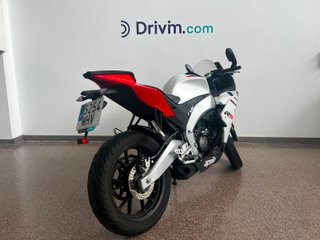 Aprilia RS 125 2023 Deportiva Roja y Blanca