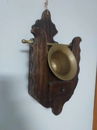Almirez de bronce y madera