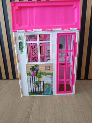 Casa Barbie con bambole e accessori