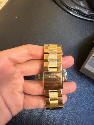 Reloj Guess Dorado