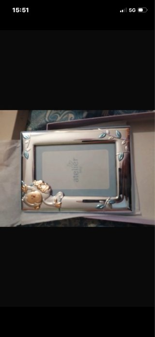 Cornice argento con orsetto e foglie