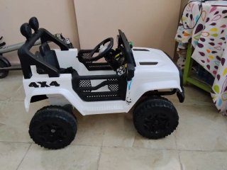 Coche eléctrico infantil 4x4 blanco