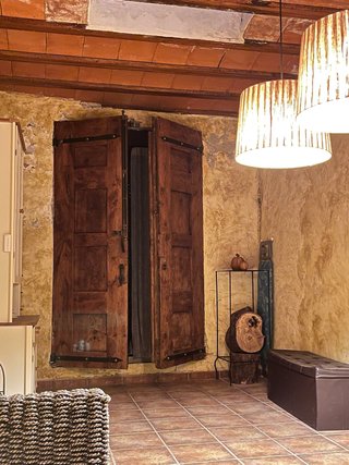 Puerta madera antigua restaurada