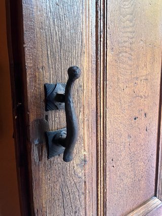 Puerta madera antigua restaurada