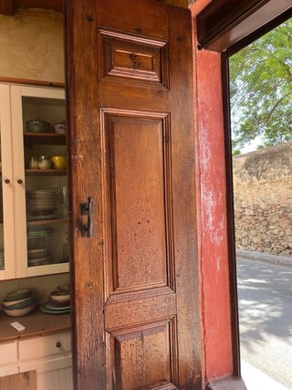 Puerta madera antigua restaurada