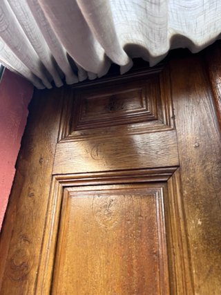 Puerta madera antigua restaurada