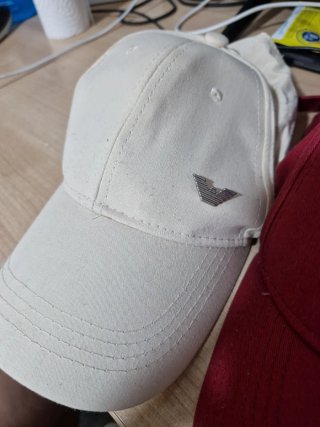 Gorras New Era Rojas y Beige