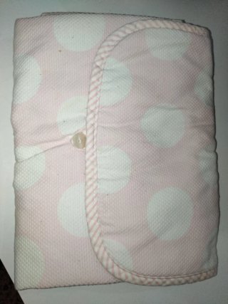 Cambiador de bebé rosa lunares