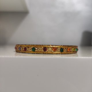 Conjunto 4 Pulseras Doradas con Piedras