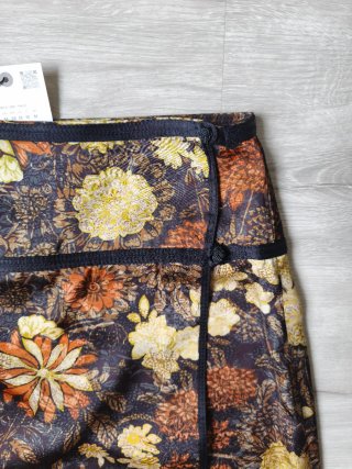 Falda de flores Zara Estampada Talla M