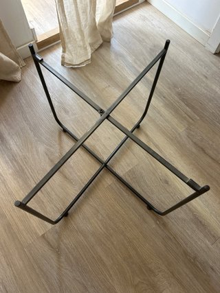 Mesa auxiliar Banak ratán y metal