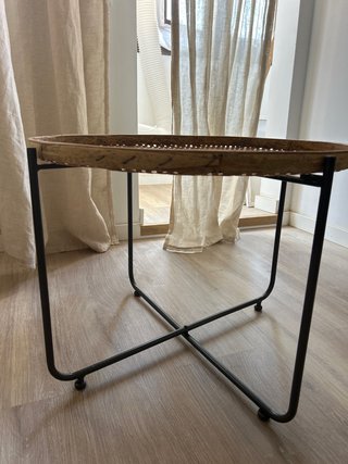 Mesa auxiliar Banak ratán y metal