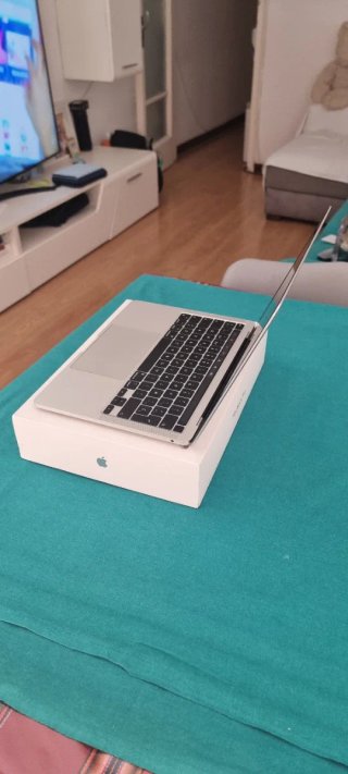 MacBook Pro 13 M1 8GB RAM 256GB SSD Plata