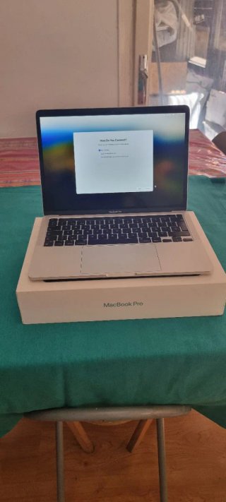 MacBook Pro 13 M1 8GB RAM 256GB SSD Plata