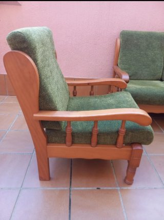 Conjunto de sofás de madera y tela