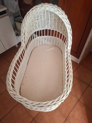 Moisés de mimbre para bebé
