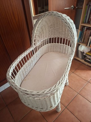 Moisés de mimbre para bebé