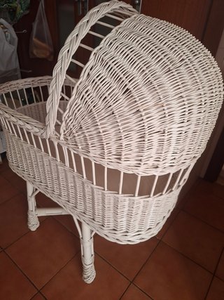 Moisés de mimbre para bebé