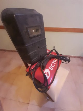 Máquina de soldar y careta