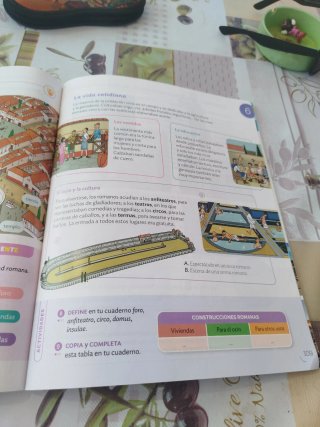 Libro ciencias sociales 4 ISBN 978_841 4407554