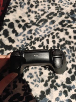 Ps4 Pro 1TB Negra + Mando y Cables