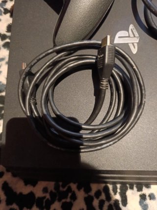 Ps4 Pro 1TB Negra + Mando y Cables