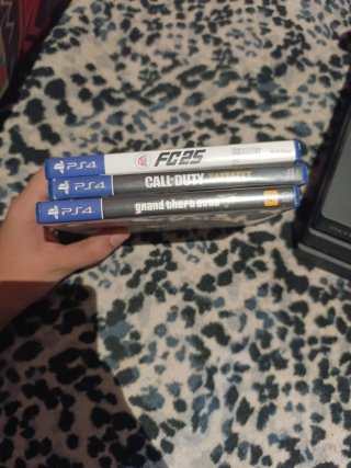 Ps4 Pro 1TB Negra + Mando y Cables