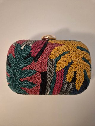 Bolso de fiesta con abalorios