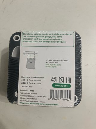 ENCHUFE SCHUKO DE SUPERFICIE PARA EXTERIOR. BLANCO