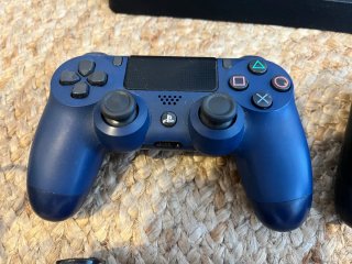 PS4 (PlayStation 4) Negra + 4 Mandos
