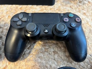 PS4 (PlayStation 4) Negra + 4 Mandos