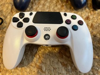 PS4 (PlayStation 4) Negra + 4 Mandos