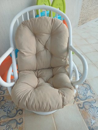 Comodo divano bianco in rattan