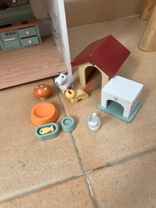 Casita de madera para muñecas
