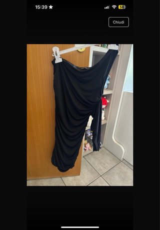 Vestito monospalla nero con fascia