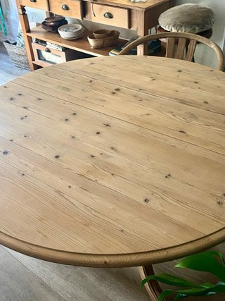 Tavolo rotondo in legno massello