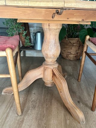 Tavolo rotondo in legno massello