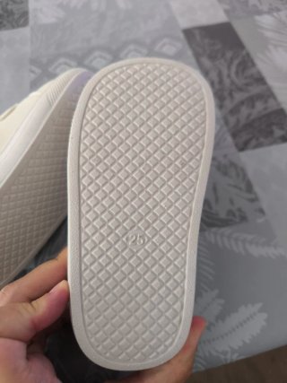 Deportivas blancas con rejilla