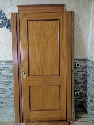 Puerta exterior madera semiblindada