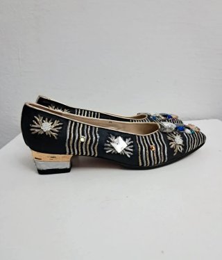 Bailarinas negras customizadas a mano con bordados