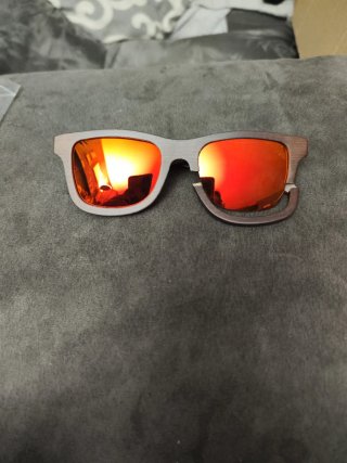Gafas de sol madera lentes rojas